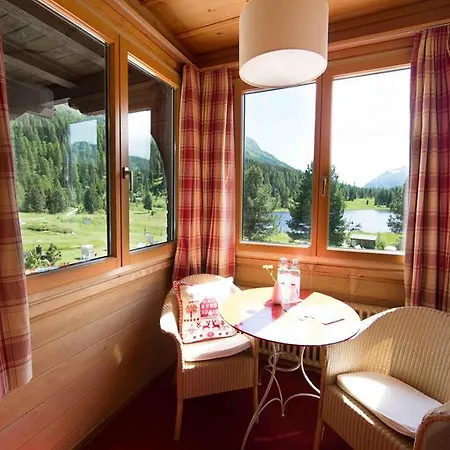 Hotel Restorant Lej Da Staz 3*
